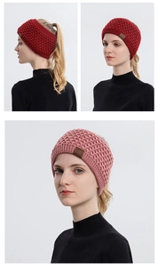 Detail der Wabenstrickstruktur und des Sport-Aufnähers auf breiten Winter-Stirnbändern