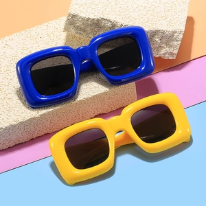 Lunettes de soleil hip-hop pour enfants avec monture carrée épaisse en bleu et jaune