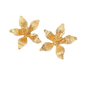 Golden flower earrings with hammered metal texture and vintage minimalist floral design