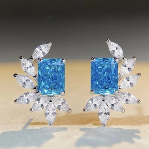 Orecchini in argento S925 con pietre blu taglio radiant e zirconi a forma di marquise