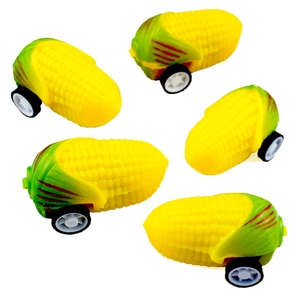Set da cinque mini auto a forma di mais con chicchi gialli realistici e foglie verdi