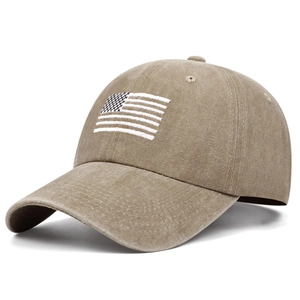 Vintage gewaschene Baseballkappe Khaki mit Flaggenstickerei aus der Seitenansicht