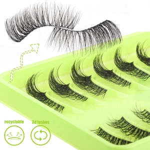 Macro detail of natural 3D half lashes showing fine synthetic fibers on green tray