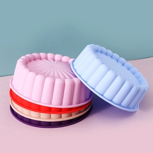 Sunflower shaped silicone cake molds in assorted colors for baking round mousse and bread