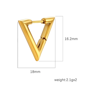 Boucles d'oreilles triangulaires en acier inoxydable doré avec dimensions 16,2 x 18 mm