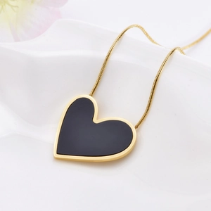 Collier Pendentif Cœur Asymétrique Noir en Acier Titane de Luxe Plaqué Or 18K Bijoux Style Sombre Minimaliste pour Femme
