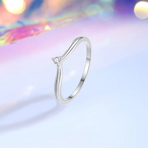 Minimalist S925 sterling silver V-shaped ring with single zircon on a blue gradient backdrop