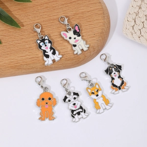 Vielfalt an niedlichen Emaille-Hunde-Schlüsselanhängern mit Husky und Shiba Inu Motiven