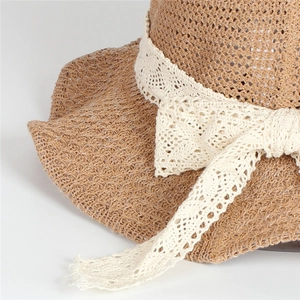 Chapeau de soleil pliable à large bord avec ruban de dentelle blanche et nœud élégant