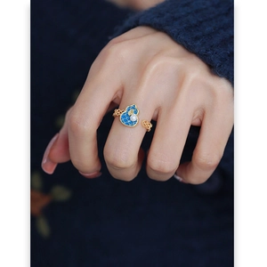 Anello aperto a forma di zucca con smalto blu, perla e placcatura in oro pregiato