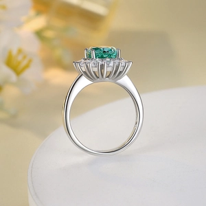 Elegant S925 sterling silver ring with oval emerald-green gemstone and white zircon accents
