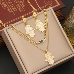 Goldenes zweilagiges Hamsa-Halsketten- und Ohrringset mit blauen Edelsteinen
