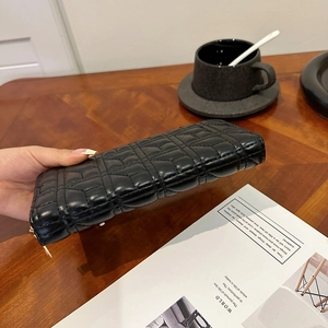 Black quilted leather long wallet for women with zipper and elegant diamond stitching