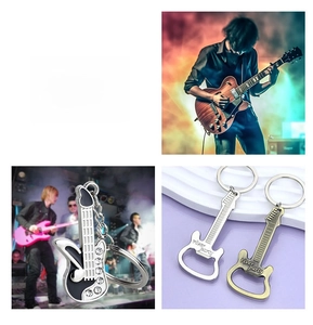 Détail du porte-clés décapsuleur guitare avec strass et gravure River Party sur métal