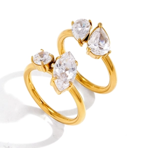 Bagues réglables en acier inoxydable doré avec zircons blancs aux formes marquise et poire