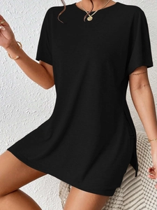 Detail of a casual black oversized t-shirt with side slits and a crew neck design