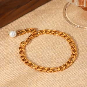18K gold plated stainless steel Figaro anklet featuring a natural baroque pearl pendant