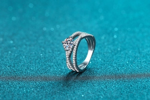 Detail of 925 sterling silver ring with interlocking bands and a round moissanite stone
