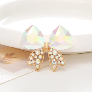 Eleganter Schmetterlingsanhänger aus Gold mit irisierenden Kristallen für DIY Basteln