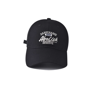 Détails de broderie de haute qualité sur une casquette de baseball en coton noir