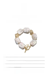Detailed view of Baroque natural freshwater pearl bracelet with 18k gold plated T-bar clasp