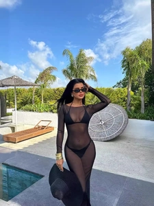 Robe longue sexy en maille noire transparente avec manches longues pour la plage en été