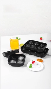 Vue détaillée du moule à glaçons en silicone noir à 4 cavités avec couvercle hermétique
