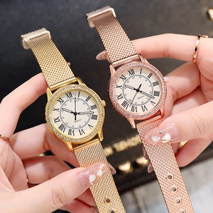 Damen-Quarzuhren-Set mit römischen Ziffern und Strass-Lünette an Mesh-Armbändern