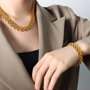Gold-plated chunky chain necklace and bracelet set with circular ring link design