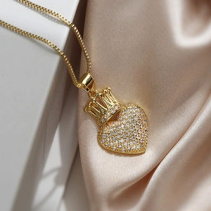 Luxurious gold-plated heart crown pendant necklace with sparkling cubic zirconia pavé