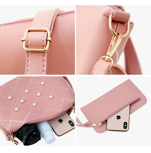 Détails du sac en cuir PU rose avec matelassage argenté, perles et boucles dorées