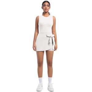 Abito da tennis bianco senza maniche con gonna a portafoglio e fiocco per lo sport