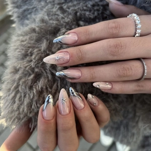 Französischer Stil 3D Silber Metallic Künstliche Nägel Sternmuster Strass Verziert Mandelform Falsche Nägel Für Damen