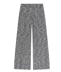 Détail d'un pantalon large à taille haute en tissu tweed gris épais et texturé