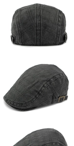 Detalle de gorra plana de algodón lavado a cuadros con hebillas laterales de metal