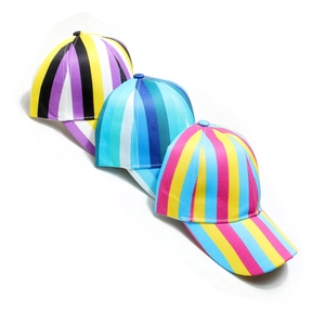 Trois casquettes de baseball à rayures arc-en-ciel avec visière courbée pour le soleil
