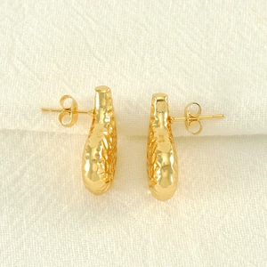 Boucles d'oreilles gouttes dorées en acier inoxydable martelé au fini métallique