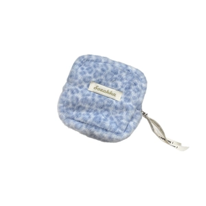 Estuche de felpa con estampado de leopardo para compresas y monedero con etiqueta