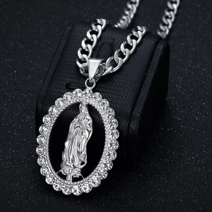 Collana con ciondolo Vergine Maria in finitura argento e pietre di zircone cubico lucido