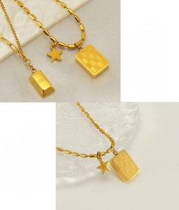 Détails du pendentif en acier inoxydable doré avec motif en damier et étoile élégante