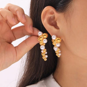 Chic 18K gold plated geometric drop earrings featuring stacked pearls and rhinestones