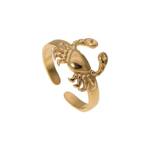 Bague crabe dorée polie avec design ouvert créatif et détails de crustacés fins