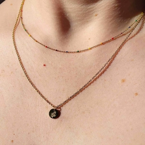 Collana a due strati in titanio oro 18k con perline colorate e ciondolo floreale