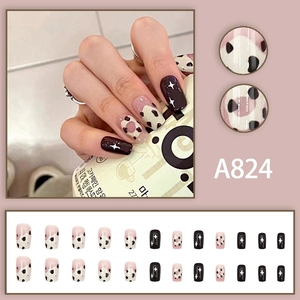 Faux ongles chocolat donut avec motif de vache et étoiles style carré court A824