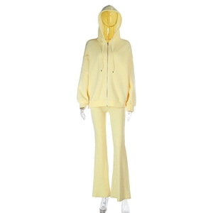 Damen Sport-Zweiteiler in Hellgelb mit Kapuzenjacke und ausgestellter Sporthose Set