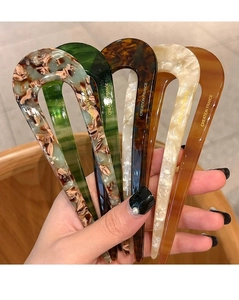 U-shaped hair pins in tortoiseshell and marble patterns made of acetate material