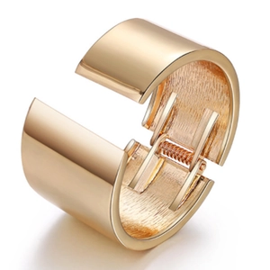 Macro shot of gold plated metal ponytail cuff showing internal spring and biting teeth