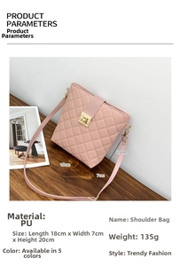 Detailed size parameters of pink quilted bucket bag with dimensions 18x7x20cm