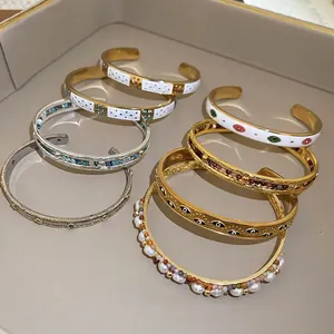 Bracelets ethniques perlés et jonc émaillé étoile-lune avec finition dorée