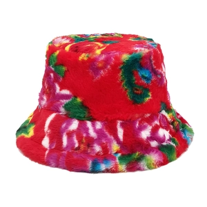 Bob en fausse fourrure de lapin pelucheuse avec motif marbré tie-dye rouge éclatant